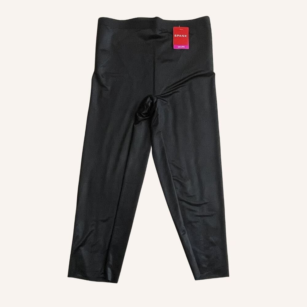 SPANX NWT Invisible Capri shaping leggings black size large